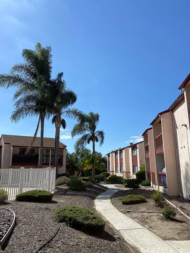 Aztec Apartments — Photo 2