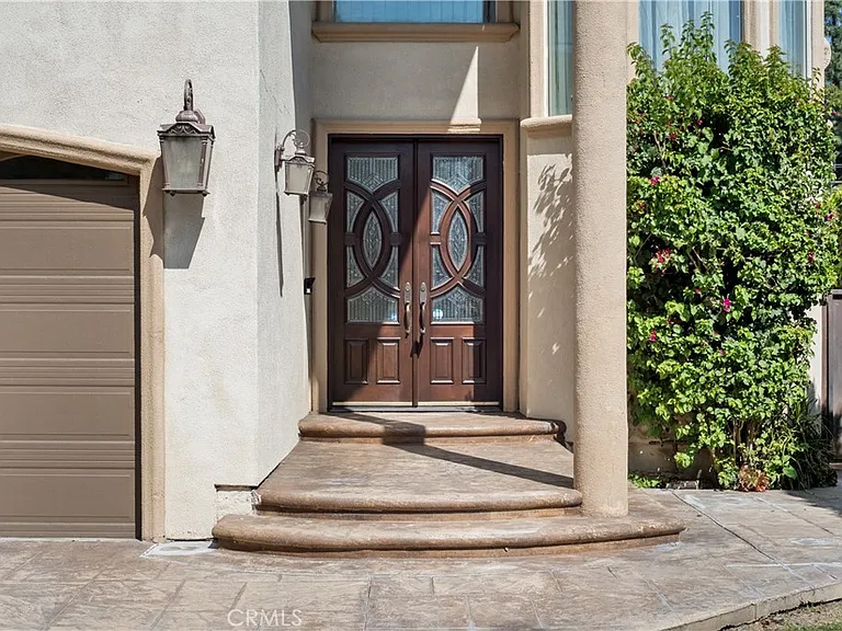 406 N Fairview St — Photo 3