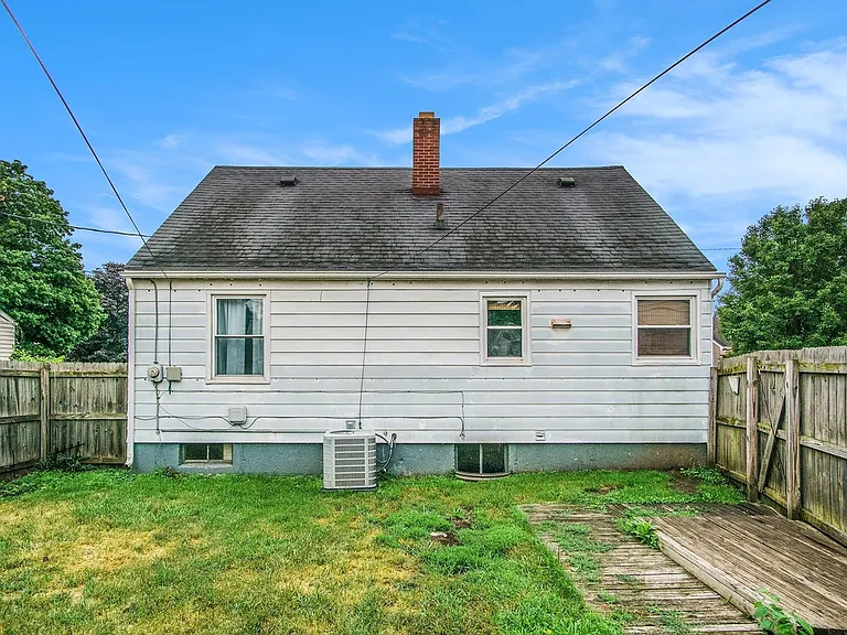 1039 Good Pl — Photo 15