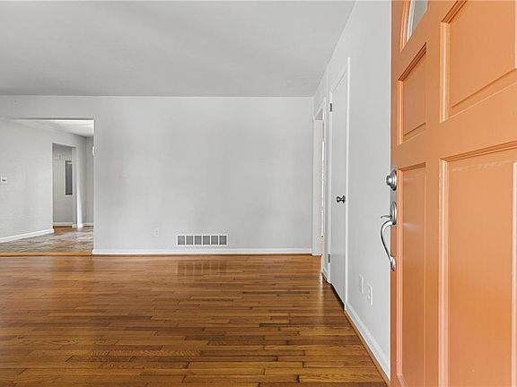 4th image of 1619 Moncrief Cir