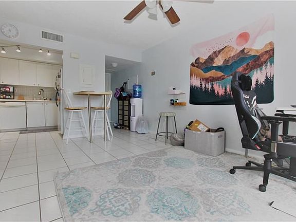 3rd image of 701 NW 19th St APT 306