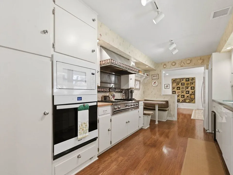 547 N Mission Rd
