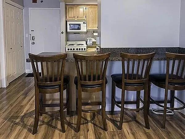 1025 Hancock St #1H — Photo 6
