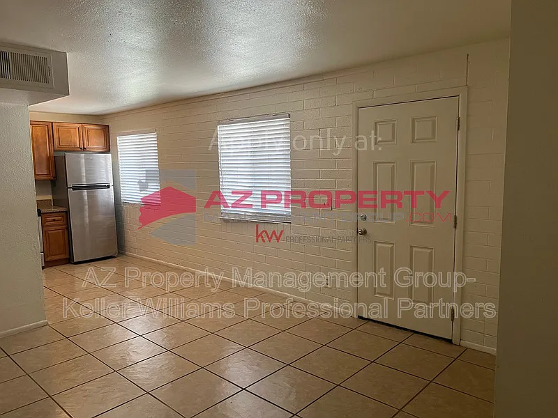 2 bed, 1.0 bath, 950 sqft, $1,000 — Photo 2