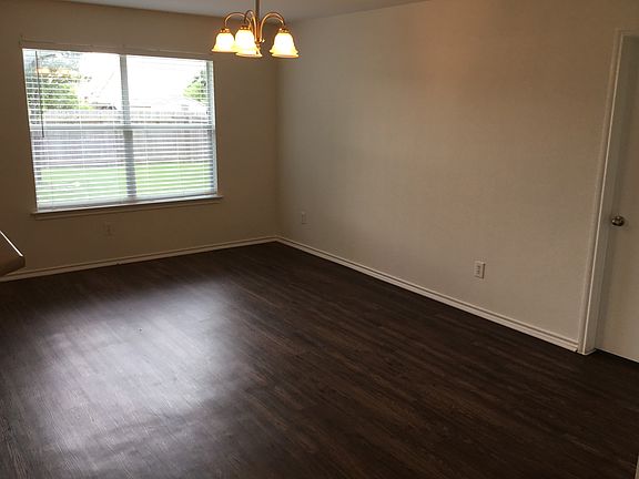 5th image of 307 Brown St