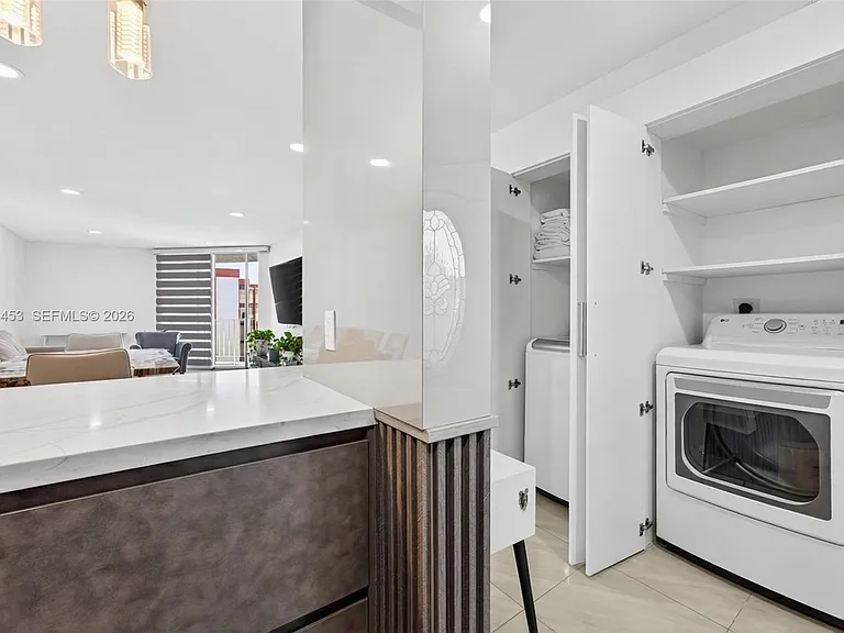 1750 W 46th St #412 — Photo 4