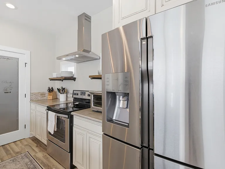 2140 Burns St — Photo 12