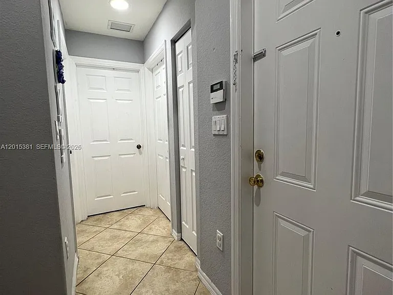1916 SE 14th Ct — Photo 4