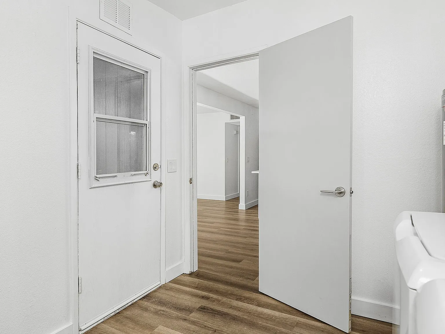 3 bed, 1230 sqft, $1,895 — Photo 3