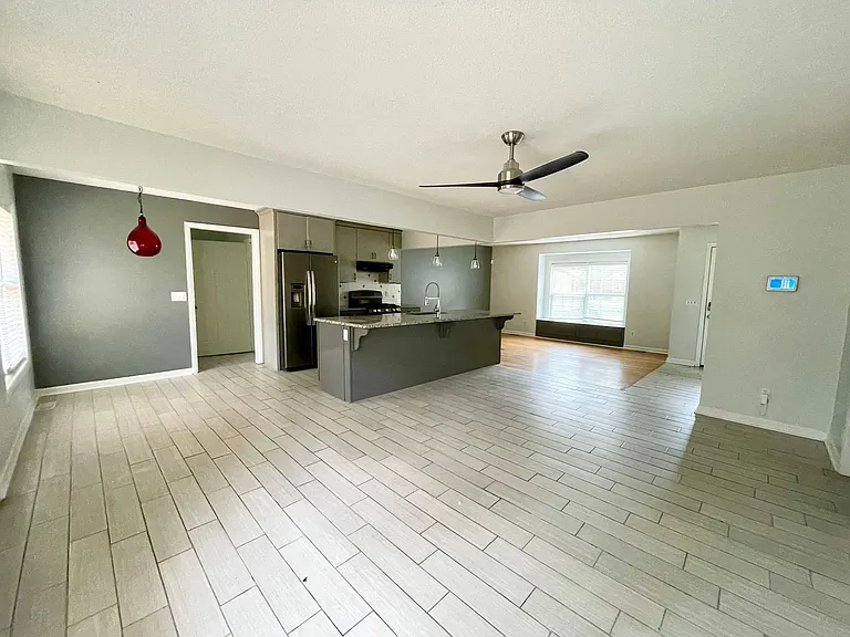 2112 Chandler Ave — Photo 7