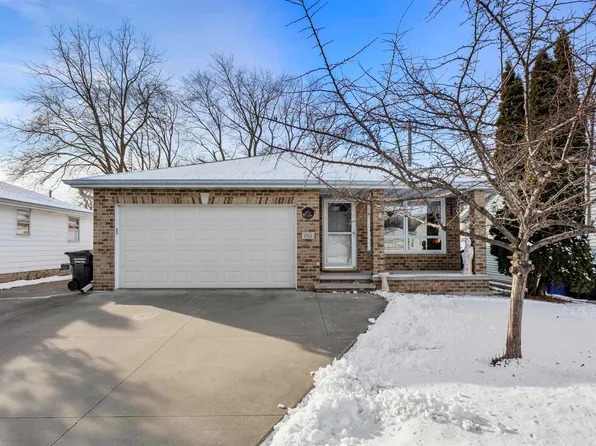 1921 N Charlotte St, Appleton, WI 54911