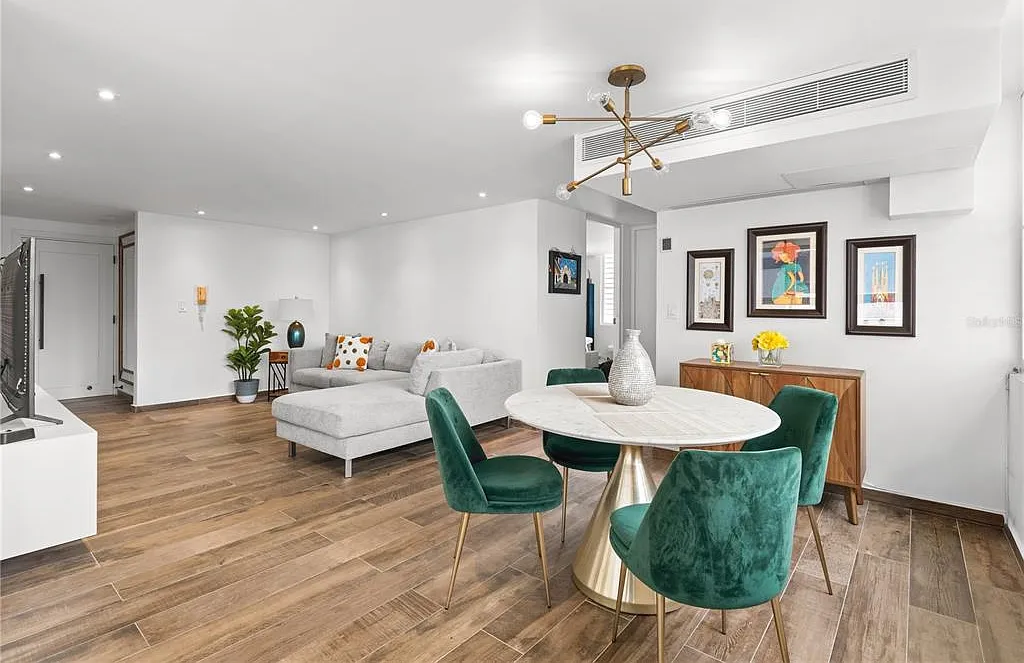 2 bed, 2.0 bath, 1300 sqft, $3,200 — Photo 2