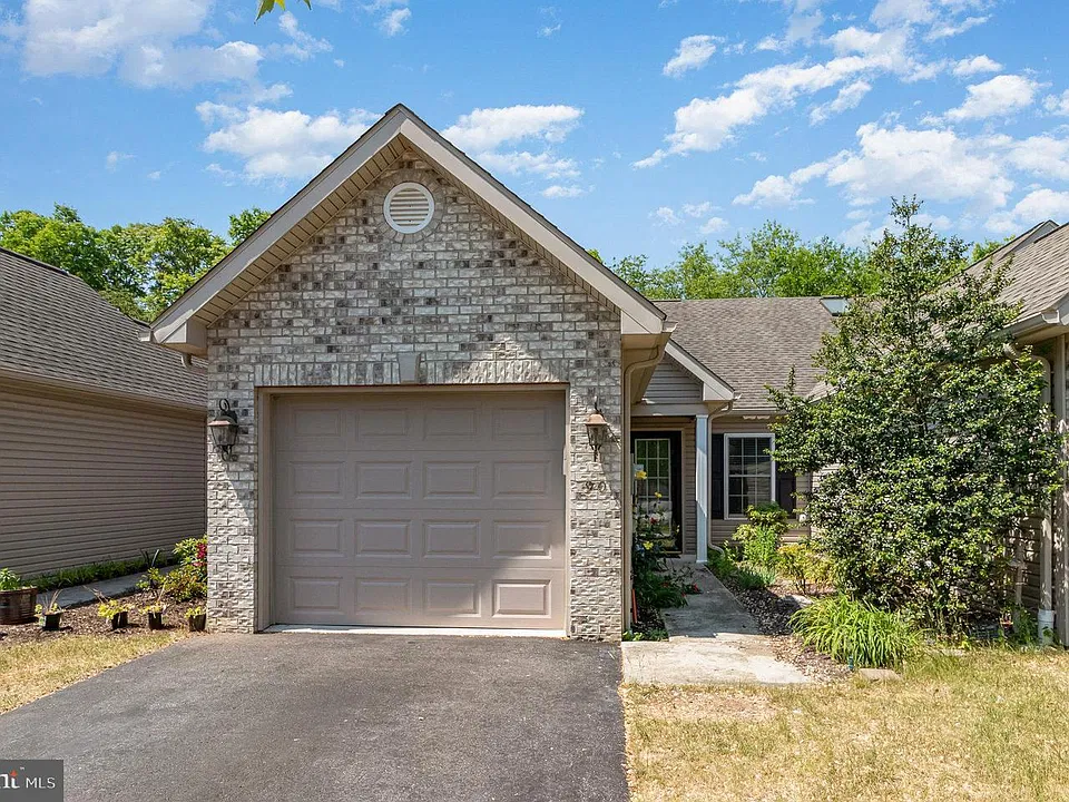 90 Keswick Dr