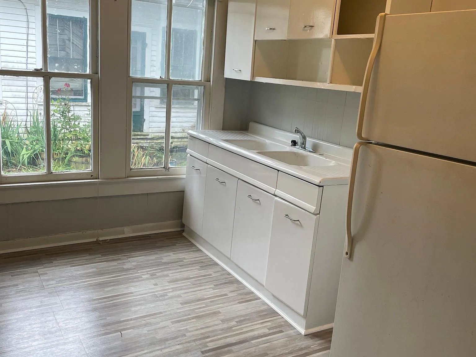 218 Jackson St — Photo 2