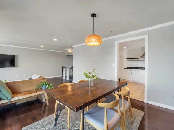 15 Legend Hills Drive image 7 of 28