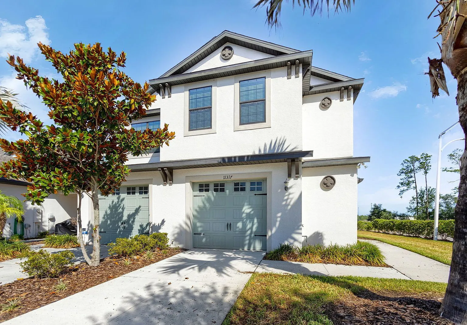 3 bed, 2.5 bath, 2017 sqft, $2,250 — Photo 1