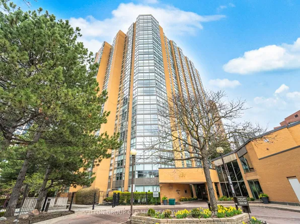 131 Beecroft Rd, Toronto, ON
