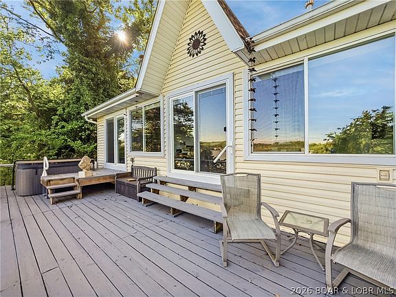 3rd image of 710 Petunia Rd