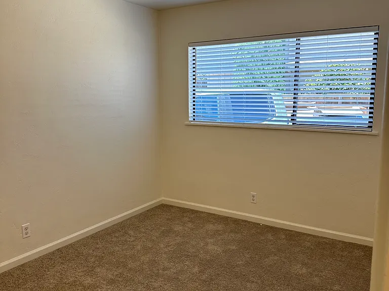 Iverson Cir — Photo 12