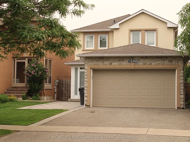 1240 Bantham St — Photo 2
