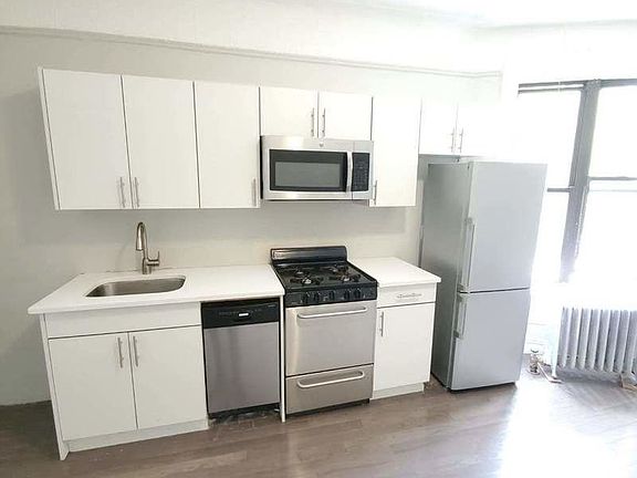4th image of 529 E 22nd St #5W
