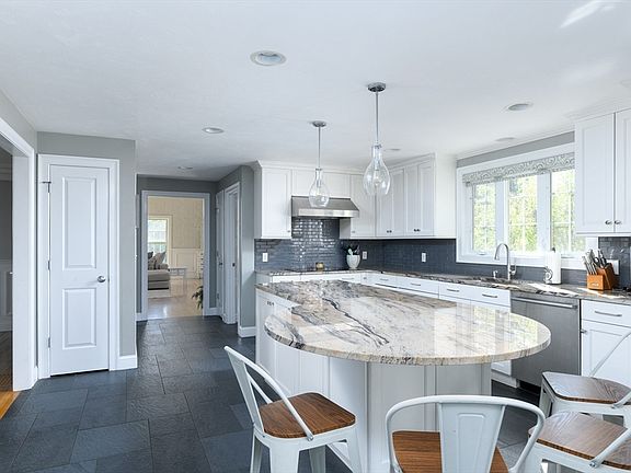 4th image of 27 Vista Cir