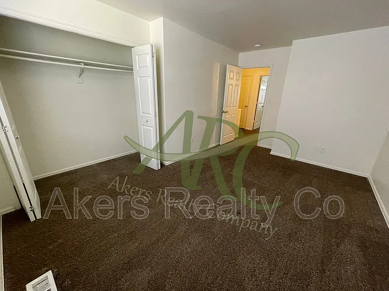 1405 E 19th St — Photo 11