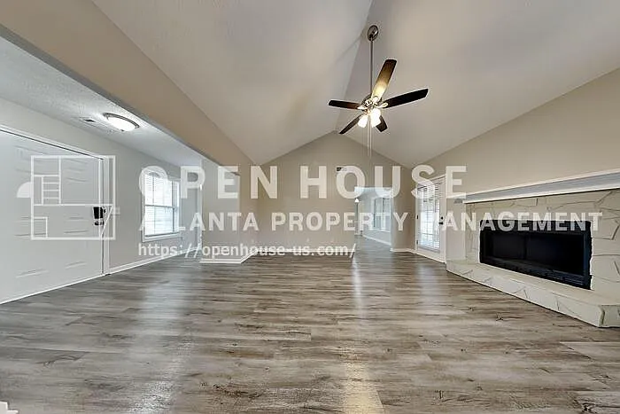 3 bed, 2.0 bath, 1634 sqft, $2,050 — Photo 3