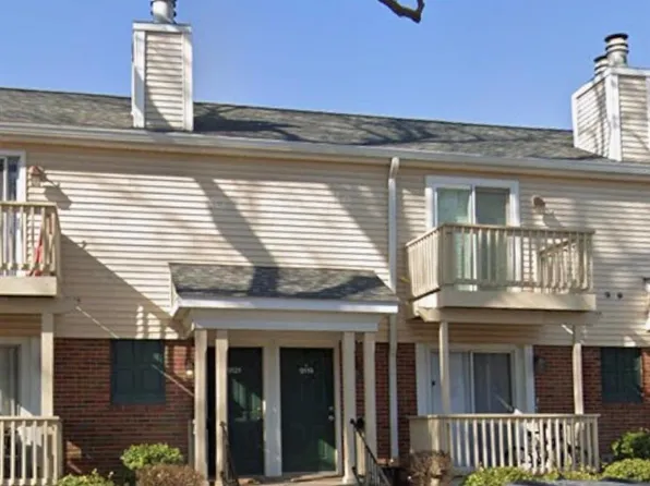 9119 N Swan Cir, Saint Louis, MO 63144
