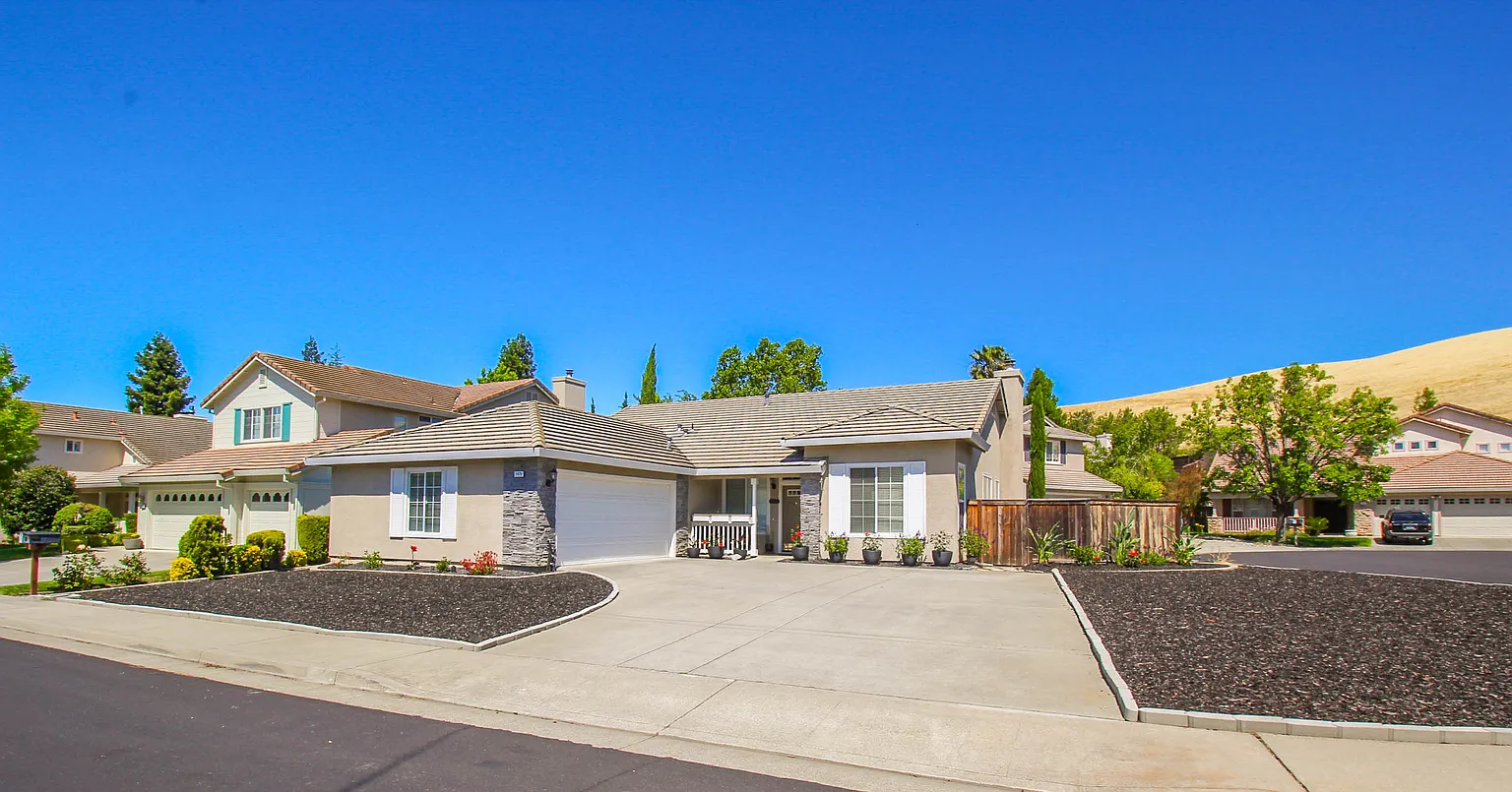2470 Trevino Way photo 1