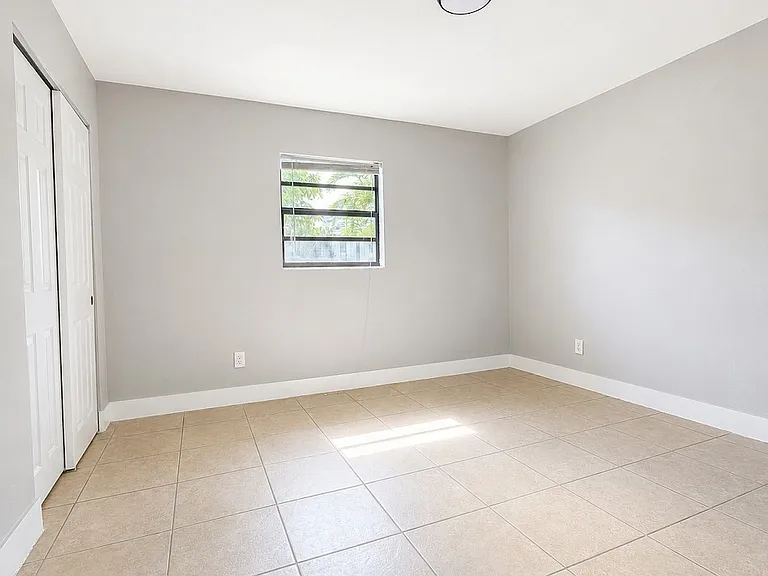 1572 Cypress Dr — Photo 10