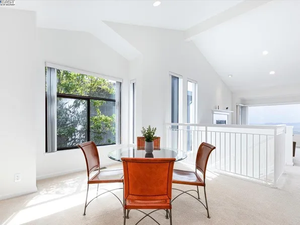 22 Windward Hl, Oakland, CA 94618