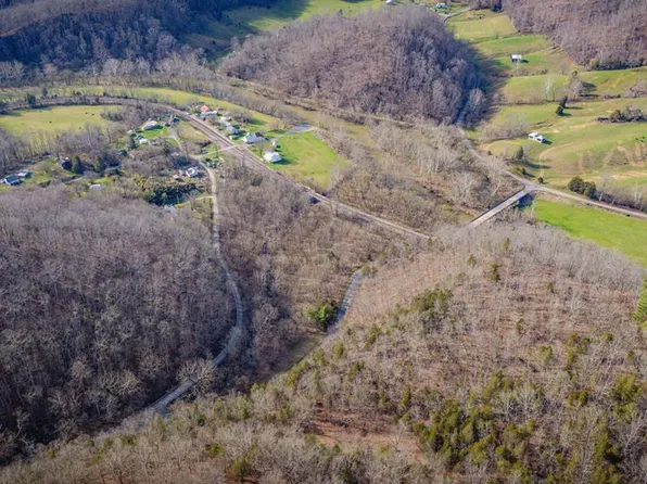 Carterton Pl, Lebanon, VA 24266