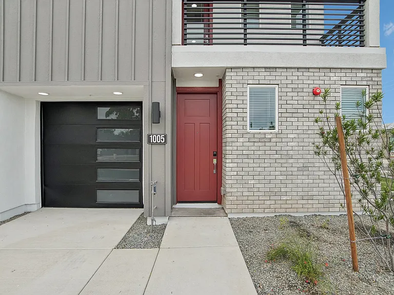 Pasadena Townhomes — Photo 4