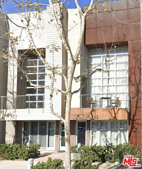 1st image of 121 E City Place Dr