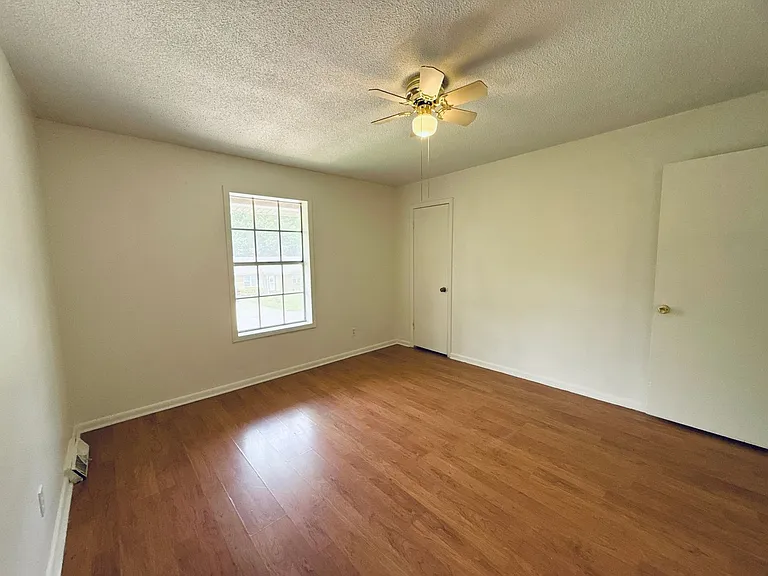 1403 Kimberly Dr — Photo 17