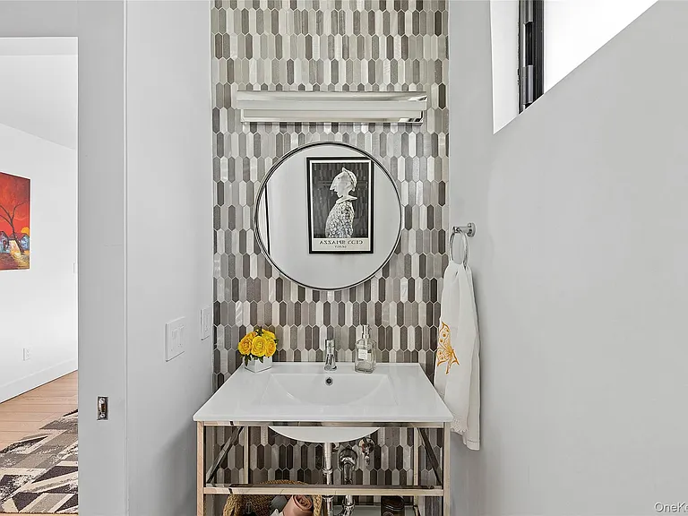112 Huntington Rd — Photo 11