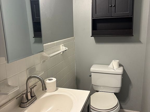 5th image of 909 Falmouth Ave