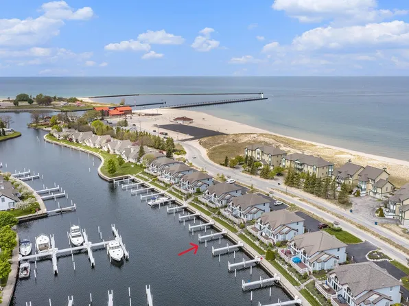 18 Marina Dr, Manistee, MI 49660