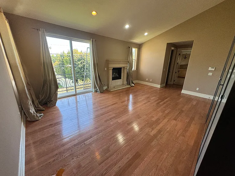 4960 Chimineas Ave — Photo 12