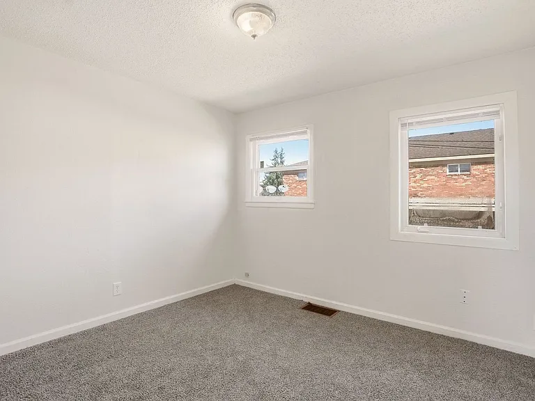 308 N Washington St — Photo 40