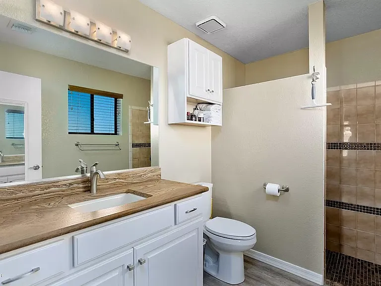 2557 Sunkentree Dr — Photo 14
