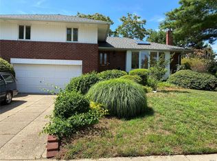 975 Roxbury Dr, Westbury, NY 11590