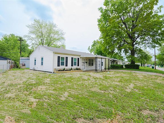 3rd image of 510 Saint Barbara Ln