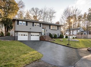 1 Countryside Ln, Walpole, MA 02081