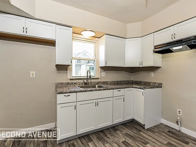 1506 Freemont St — Photo 3
