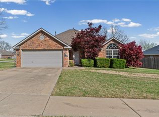 2962 N Bluegrass Pl, Fayetteville, AR 72704