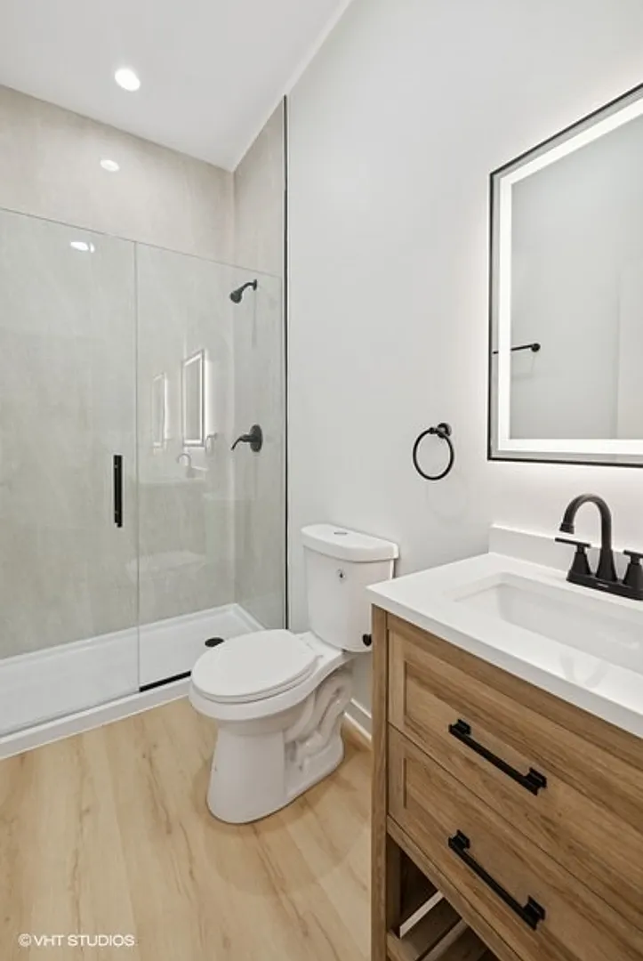 1058 N Central Park Ave — Photo 4