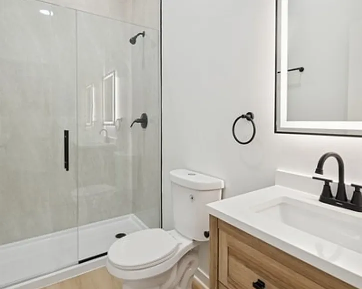 1058 N Central Park Ave — Photo 3
