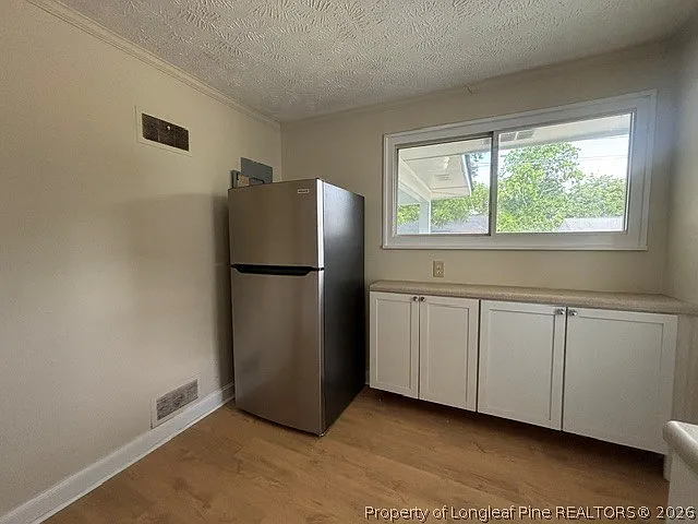 469 McPhee Dr — Photo 3